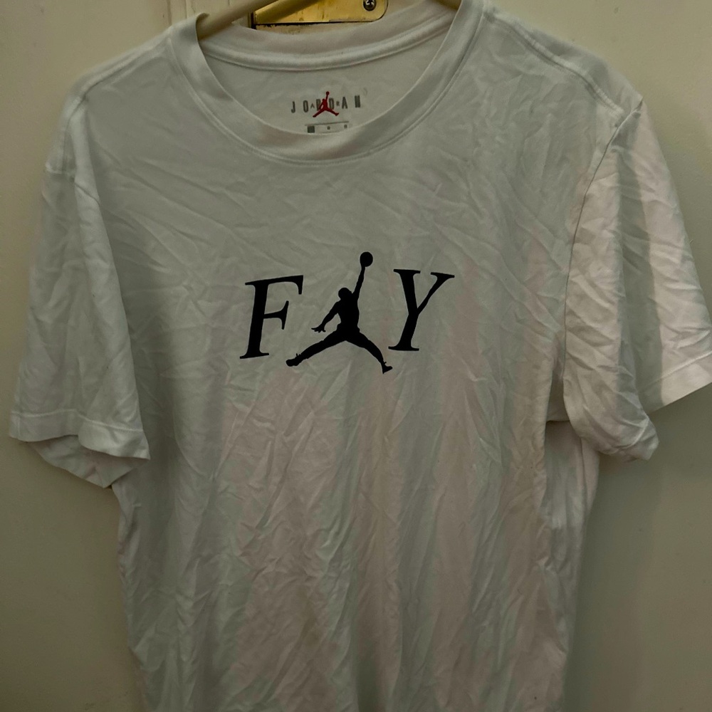 Large white Jordan Fly shirt
